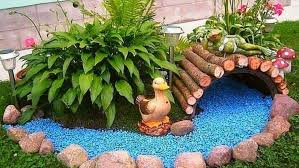Creative Art Look For Garden With Logs And Duck Small Garden Design Diy Garden Amazing Gardens