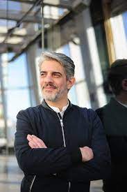 Echarri obtained his doctor of dental surgery degree from the university of montevideo, uruguay, and is a collaborating professor in orthodontic masters studies at the universidad autónoma de barcelona, universidad de sevilla, universidad de alcalá de henares. 6vnfcv Y6bkysm