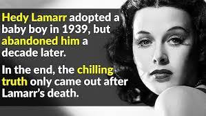 Molly Hoff's Instagram, Twitter & Facebook