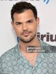 3,033 Photos Of Taylor Lautner Stock Photos, High-Res Pictures, and Images 