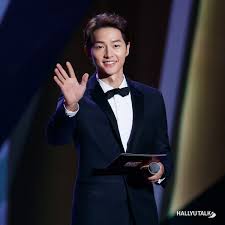 The house where song joong ki was born used to display many of song joong ki's works, including descendants of the sun, but fans noticed that all traces of song hye kyo were removed from the home, following news of the divorce. Dear Oppa An Indian Fan Expresses Her Love For Song Joong Ki Says Hiraeth Describes What She Feels For Him Pinkvilla