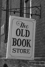 Black And White Signs With Words The Old Book Vintage Inspired Signage Black And White Photography Old Books Bookstore Vintage Books