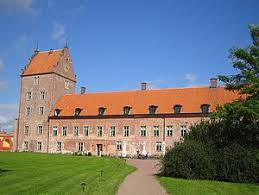 Den lite excentriske greven fredrik bonde af björnö lät bygga slottet som morgongåva till sin unga hustru anna koskull. Stjarnorna Pa Slottet Wikiwand