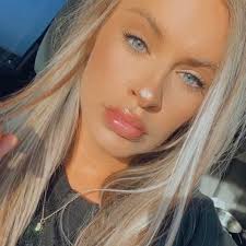 Heather Wesson's Instagram, Twitter & Facebook