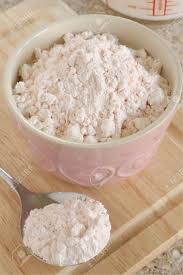 Custard Powder Une Poudre A Base De Farine De Mais Qui Lorsqu Il Est Melange Avec Du Lait Chaud Produit Une Sauce A La Creme Sans Oeuf Banque D Images Et Photos Libres De