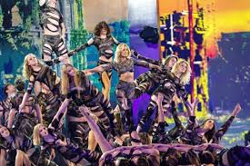 Schon zu beginn der sendung sorgte die kleiderwahl des schlagerstars für viel. Die Rekordausgabe Der Helene Fischer Show Quotenmeter De