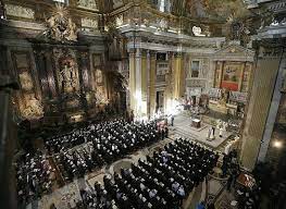 教宗方济各pope francis 正在主持晚祷仪式 梵蒂冈vatican city 罗马耶稣教堂church of jesus 始建于1568年 是天主教修会耶稣会的母堂 由文艺复兴时期艺术家米开朗基罗设计 摄影师 giuseppe lami favorite places places