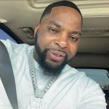 Wen losing yo money & tryna fight everybody at da dice game was a  person😂😂😂