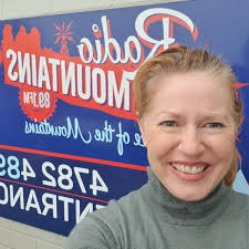 Today we met Blinky Bill's creator 'Dorrie' (aka Dorothy Wall) via  @taniamccartney 's wonderful picture book! Then we made Blinky Bill puppets  to take home. We even had some gum leaves to