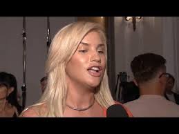 Edycji programu tvn postanowiła pójść w ślady jakoba i również chce bez wątpienia przyczynił się do tego program top model, w którym karolina gilon wzięła udział i zyskała sympatię widzów i jurorów. Video Karolina Gilon