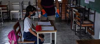 Estamos estudiando pasar de visitas de escuela a la modalidad parcial presencial. Maduro Clases Presenciales En Venezuela Se Reactivan En Abril La Prensa De Lara