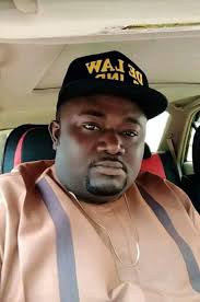 Throwback memories of Abu Dumbuya and his late mom 😢 A reminder that  Dumbuya celebrates his birthday today🎂🤍❤️🎂🎂🤍 Continue to rest well ma  😢😭😔 #sierraplayers