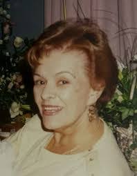 Kelly Roche's Instagram, Twitter & Facebook