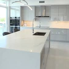 Ultracraft In The News This Clip From Miami S Local 10 News Station Highlights A Modern Design Found Beach House Kitchens Beautiful Kitchens Kitchen And Bath