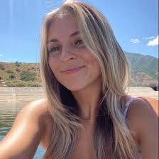 Amber Hillock's Instagram, Twitter & Facebook