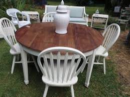 Painting a kitchen or dining table isn't much more difficult than painting any other piece of furniture kitchen tables take more wear and tear than your average dresser or bookshelf. Do S Dont S Painting Furniture With Chalk Paint Milk Paint