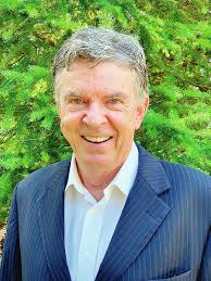 Les Leyne wins Commentator of the Year at Webster Awards