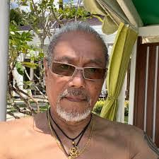 Robert Llorente's Instagram, Twitter & Facebook