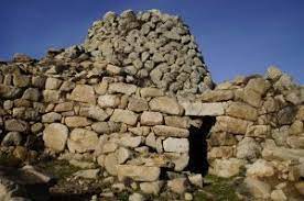 Проверьте 'nuraghen' перевод на итальянский. Nuraghen Sardinien Blog