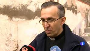 ROBERTO FERRER RETRATA A OMELLA. EX VICARIO JUDICIAL DE UREÑA DESNUDA AL  CARDENAL