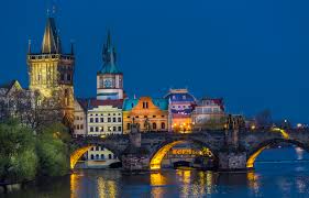 Däremellan finns det en rad sevärdheter du inte får. Bakgrundsbilder Stad Prag Tjeckien Broar Floder Kvall Karlsbron