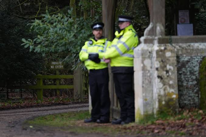 Trans row: 'Genderless' police officers issued separate warrant cards to  use in flux based on 'how they feel that day'