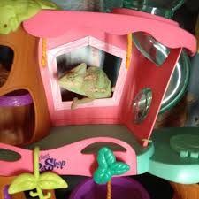 All the pets and accessories were in these cute little multicolored bags, so all i had to do was pop everything into a gift bag with some tissue paper and it was perfect!!! Original Littlest Pet Shop Haus Sonstige Autrement Dit Sammeln Seltenes