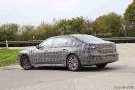 The g70 is a bold statement from genesis. Bmw 7er 2022 Erlkonig Fotos Zeigen G70 Mit Vorganger G12