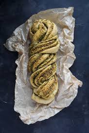 Focaccia Tressee Au Pesto D Herbes Besly Focaccia Blog Cuisine Alimentation