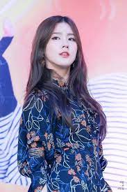 Gidle members were trainees at the time, and cube was struggling to find a song for them, they kept pushing their debut cause they didn't have a song nor funds . Pin By Arath Munoz On G Idle Kpop Girls Women Kpop Girl Groups