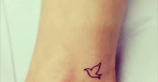 Letras y tipografías para tatuajes, dibujos y decoraciones no te pierdas nuestras fuentes más especiales para tus tatuajes o tattoos, dibujos, grabados. Little Ankle Tattoo Of A Pigeon On Phini