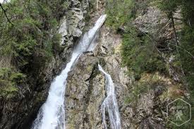 Mii de turiști veneau în fiecare an să vadă spectaculoasa cădere de apă. Sertar A Guverna MamÄƒ Cascada In Engleza Mariacastrojato Com