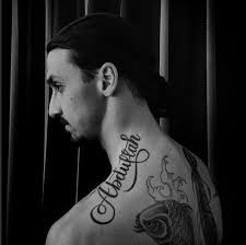 On the back zlatan ibrahimovic has several different tattoos. Pin On Ik Zlatan