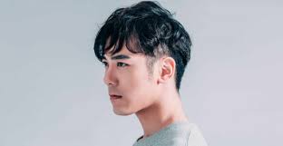 Kalau tahun sebelumnya tren model rambut pendek pria 'cenderung bermain aman', maka tahun ini ada perubahan menjadi lebih berani atau. 20 Model Rambut Pria Tampil Ganteng Dengan Gaya Terbaru
