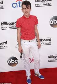Born in newport beach, california, he began his career as an actor in the early 1990s at the age of five with his first televised. Drake Bell Reveals Heart Breaking News After Breaking His Wrist Daily Mail Online