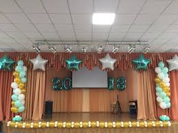 как украсить потолок на новый год в детском саду Ideya Stilnogo Oformleniya Vypusknogo 2018 Vypusknye Idei Vozdushnye Shary Oformlenie Vozdushnymi Sharikami