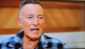 Look at this beautiful smile. ☺️ The jacket, well, can't decide if I like  it or if it's crime. Sooo 80s. 😂