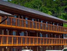The mountain scenery creates an unmatched outdoor dining experience. Wild Bear Inn National Park Reservations