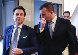 In ritardo rispetto a quanto prescritto dalla legge sulla trasparenza (e dopo varie richieste dell'espresso), il governo pubblica finalmente i nomi e gli emolumenti dei collaboratori della presidenza del consiglio. Rocco Casalino Un Vermilinguo Di Serie B Il Primato Nazionale