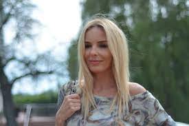 Tak też zrobiła agnieszka włodarczyk, publikując na swym instagramie zdjęcie, na którym wyraźnie widać, że poród zbliża się wielkimi krokami. Ale Nowina Agnieszka Wlodarczyk W Ciazy To Bedzie Pierwsze Dziecko 40 Letniej Aktorki Zdjecia Express Ilustrowany