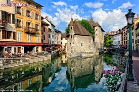 Il fiume Thiou nella cittÃ  vecchia e il ... | Foto Annecy