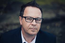 As a bass player I just love good guitar players! What is a good guitar  player? A listening, skill- and tasteful musician who thinks the same about  me. Works!