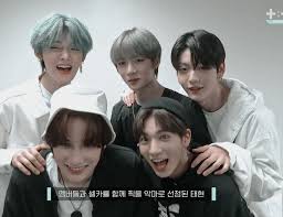 There are a few different aesthetic font styles that i know of. R O S I E Boyfriend Material Txt Soft Pastel