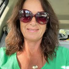 Does anyone know why my frizzle chicken would be loosing feathers ? My  other frizzle is absolutely fine