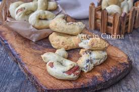 Ricette salate veloci per merenda. Graffe Salate Veloci Con Speck E Noci Stuzzichini Sfiziosi Ricette Idee Alimentari Stuzzichini