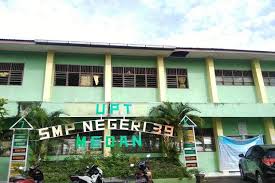 Unit layanan terpadu kemdikbud gedung c lantai 1 kompleks kemdikbud senayan jakarta, 10270 call center : Alamakjang Ditemukan Ada Kondom Bekas Pakai Di Smpn 39 Medan Belawan