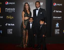 والحمد لله رب العالمين، وصلى الله وسلم على نبينا محمد، وعلى آله وصحبه أجمعين. Ø´Ø±ÙŠÙ Ø¥ÙƒØ±Ø§Ù…ÙŠ ÙˆØ²ÙˆØ¬ØªÙ‡ ÙˆØ§ÙˆÙ„Ø§Ø¯Ù‡