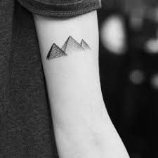 This is very sweet tattoo for the ring finger with a mask of the king tut, it is well lined and lightely shaded to perfection. Pin On Tattoos