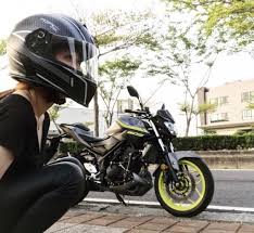 とても可愛い女性がバイクに乗っていた 女性ライダー girls biker289 女性ライダーの魅力 motogirl motovlog モトブログ ガールズバイカー ヘルメット 車 バイク モーターサイクル オートバイ バイカー 女性ライダー 美女ライ ガールズ