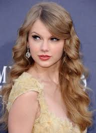 26 Taylor Swift Hairstyles Celebrity Taylor S Hairstyles Pictures Sac Stilleri Sac Kadin